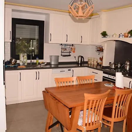 Bodrum-bitez Arasinda, Huzurlu Bir Aile Evi *